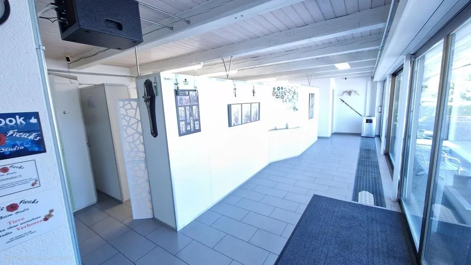 Gewerberäumlichkeiten à 256 m² im EG