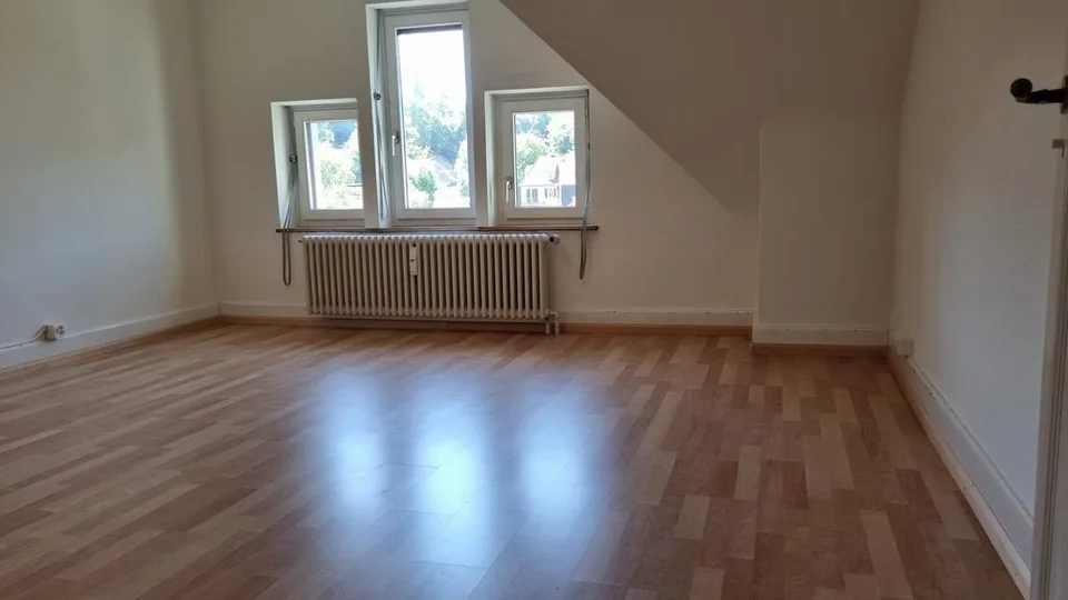 Helle Wohnung mit Dachterrasse zur Untermiete befristet bis 31.10.2027