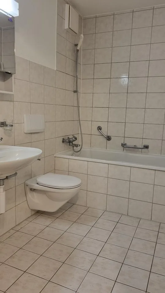 Helle Wohnung mit Dachterrasse zur Untermiete befristet bis 31.10.2027