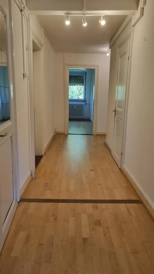 Helle Wohnung mit Dachterrasse zur Untermiete befristet bis 31.10.2027