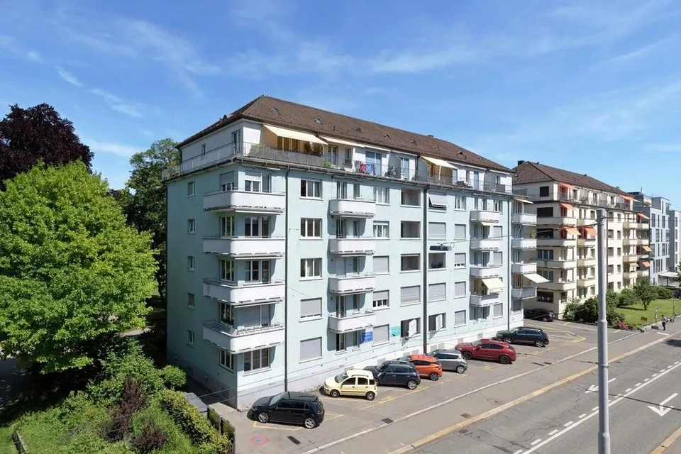 Aussenparkplatz nahe Kreuzplatz