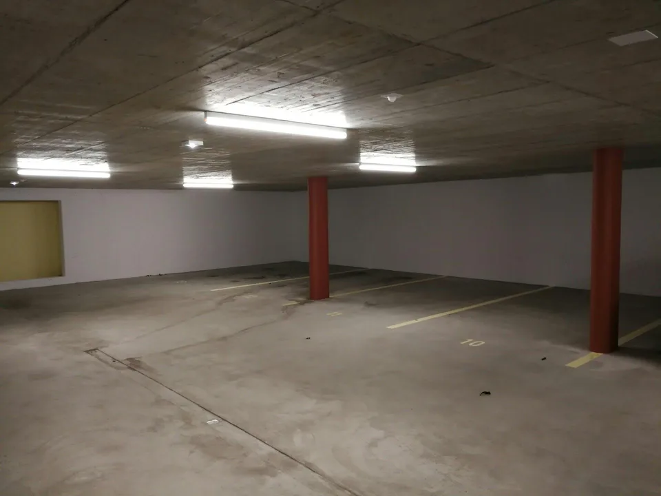 Einstellplatz in Tiefgarage bei Bahnhof Attikon/Rickenbach