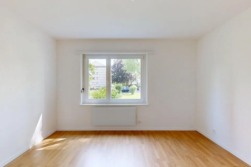 Appartamento accogliente con balcone e attrezzatura pratica