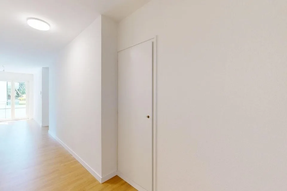 Appartamento accogliente con balcone e attrezzatura pratica