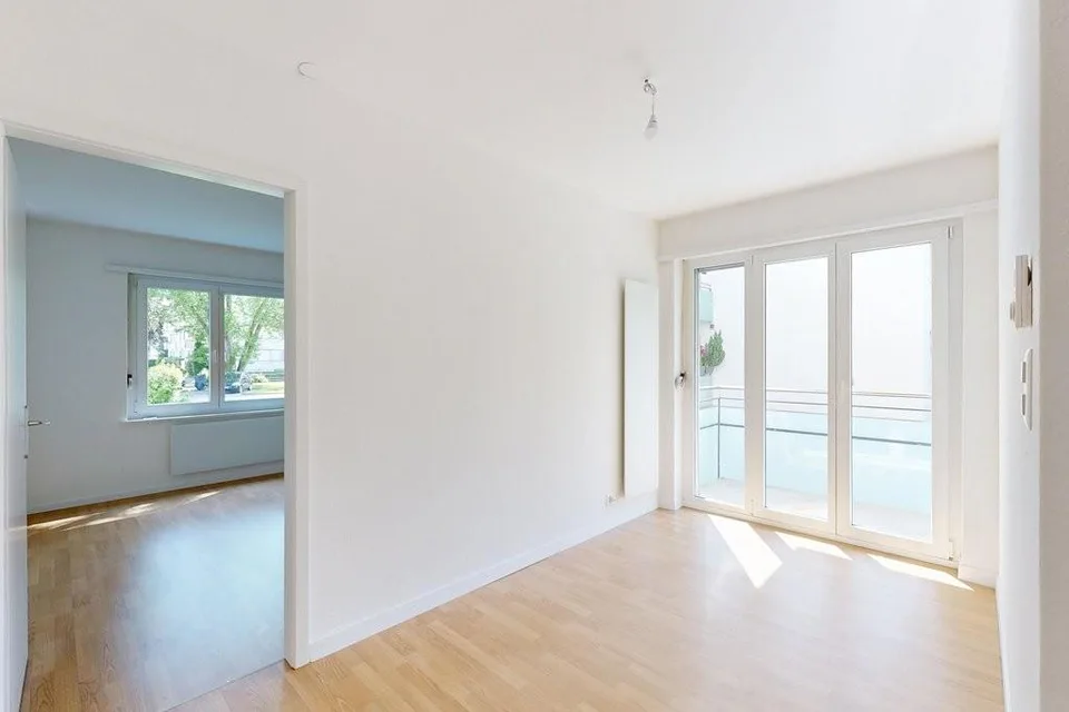 Appartamento accogliente con balcone e attrezzatura pratica