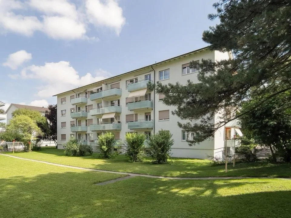 Appartamento accogliente con balcone e attrezzatura pratica
