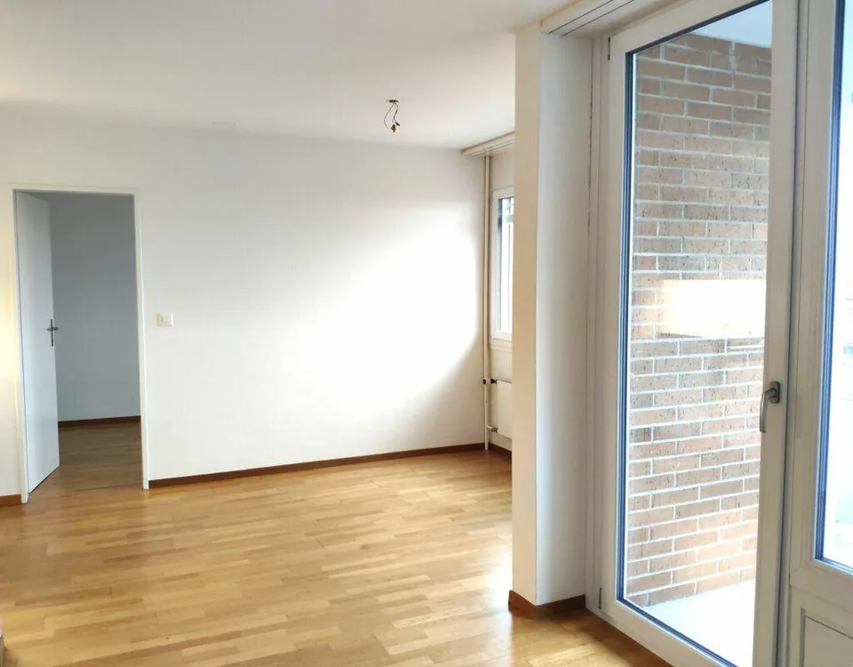 Appartement 4.5 pièces partiellement rénové au 6ème étage à Ittigen avec tour de lavage