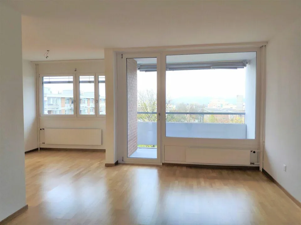 Appartement 4.5 pièces partiellement rénové au 6ème étage à Ittigen avec tour de lavage
