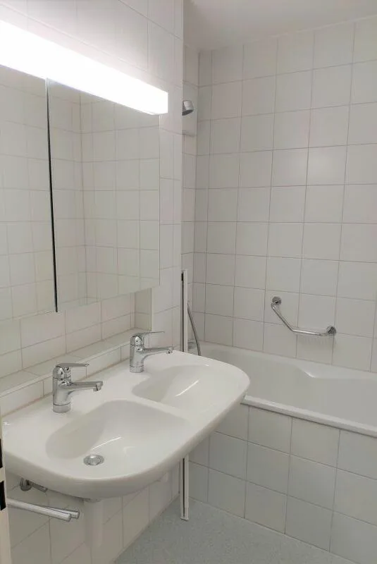 Appartement 4.5 pièces partiellement rénové au 6ème étage à Ittigen avec tour de lavage