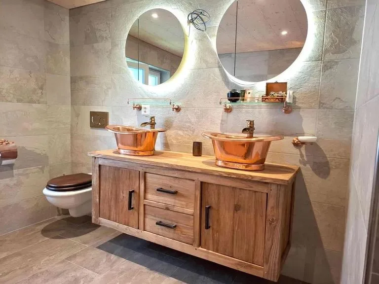 Traumhaftes Einfamilienhaus Chalet mit separatem Studio in Tramelan