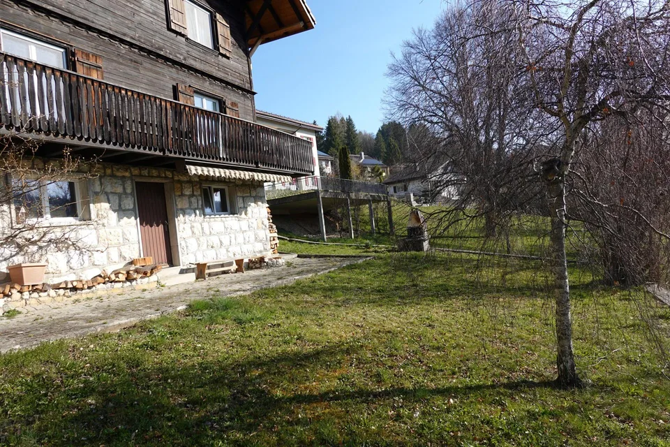 Traumhaftes Einfamilienhaus Chalet mit separatem Studio in Tramelan