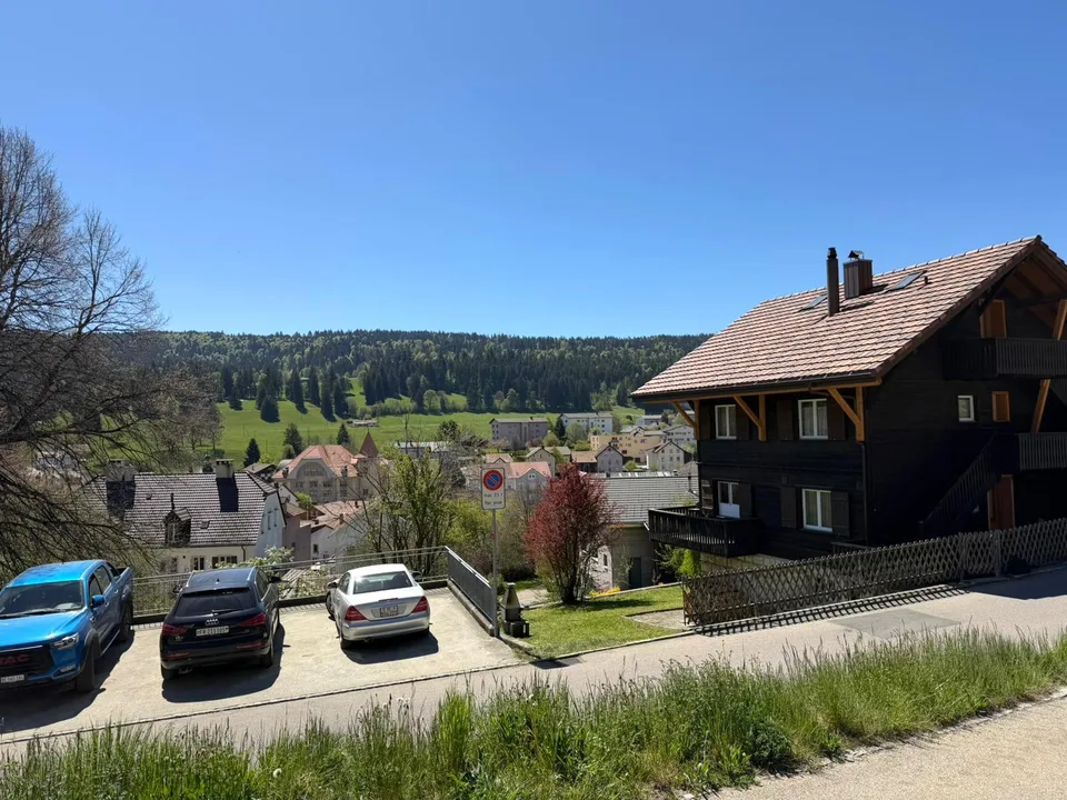 Traumhaftes Einfamilienhaus Chalet mit separatem Studio in Tramelan