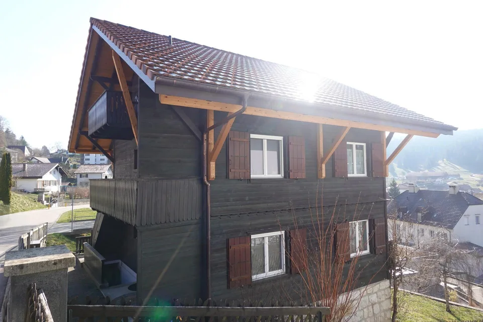 Traumhaftes Einfamilienhaus Chalet mit separatem Studio in Tramelan