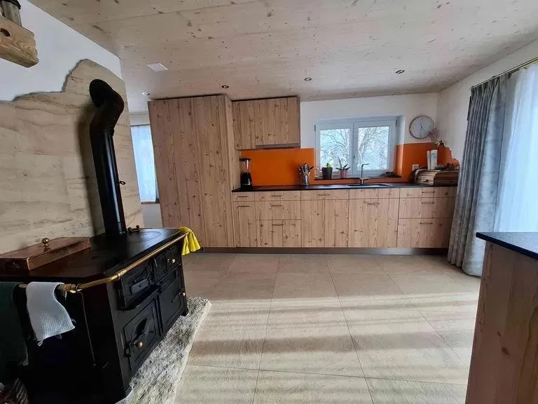 Traumhaftes Einfamilienhaus Chalet mit separatem Studio in Tramelan
