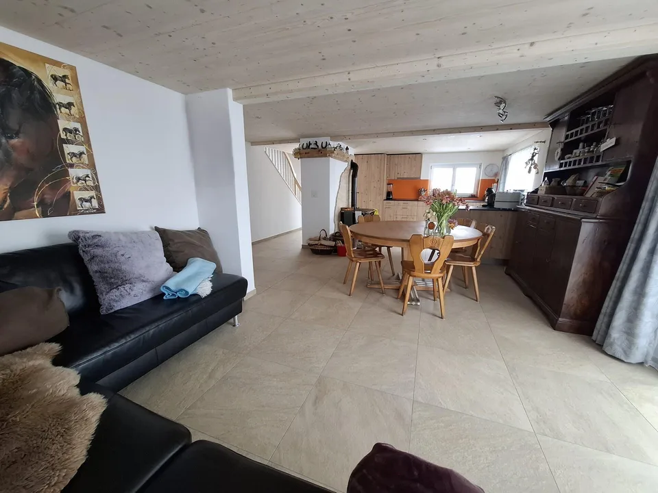 Traumhaftes Einfamilienhaus Chalet mit separatem Studio in Tramelan