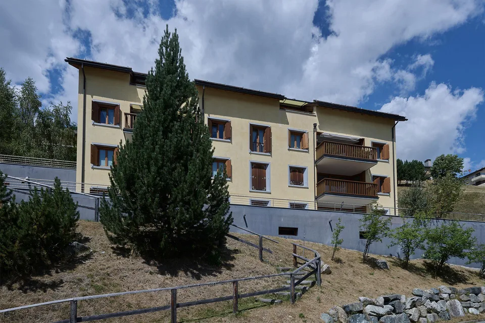Exklusives Wohnerlebnis – Stilvolle 3.5-Zimmer Wohnung in Samedan