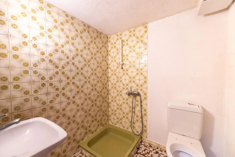 Una Casa con Potenziale - Proprietà Adiacente Anche Disponibile