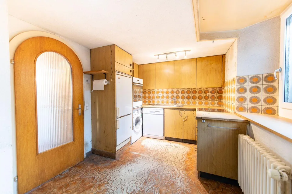 Una Casa con Potenziale - Proprietà Adiacente Anche Disponibile
