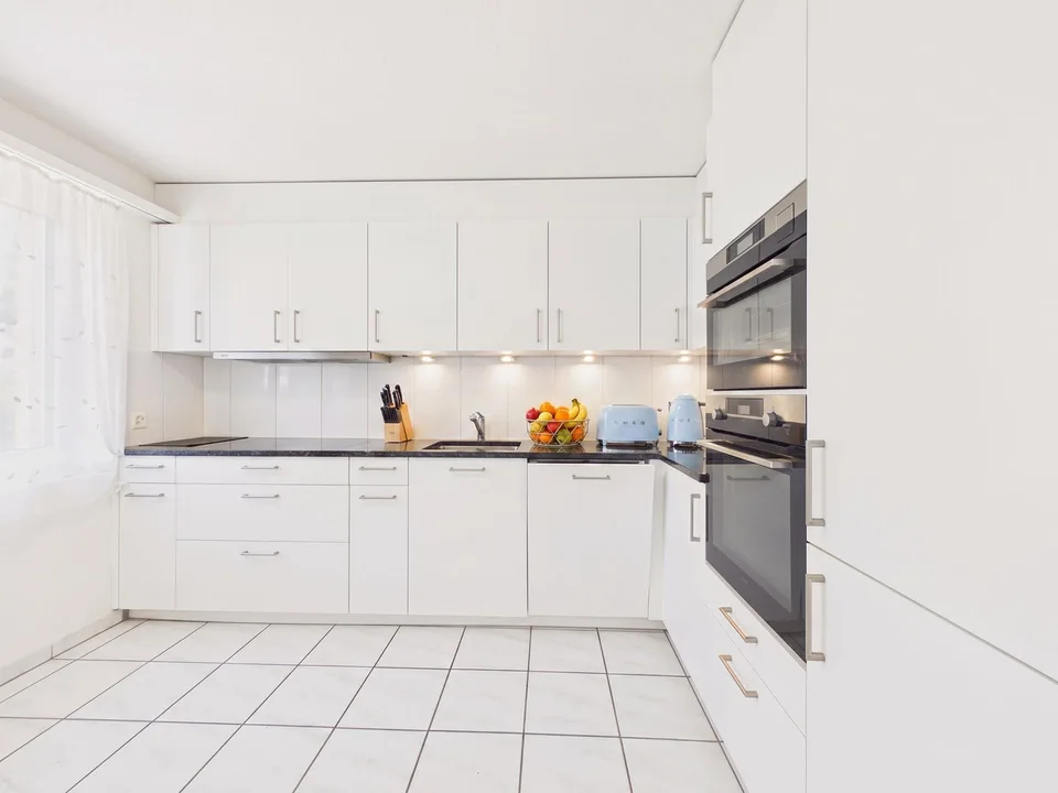 Moderne und lichtdurchflutete Wohnung mit Balkon in Schwaderloch