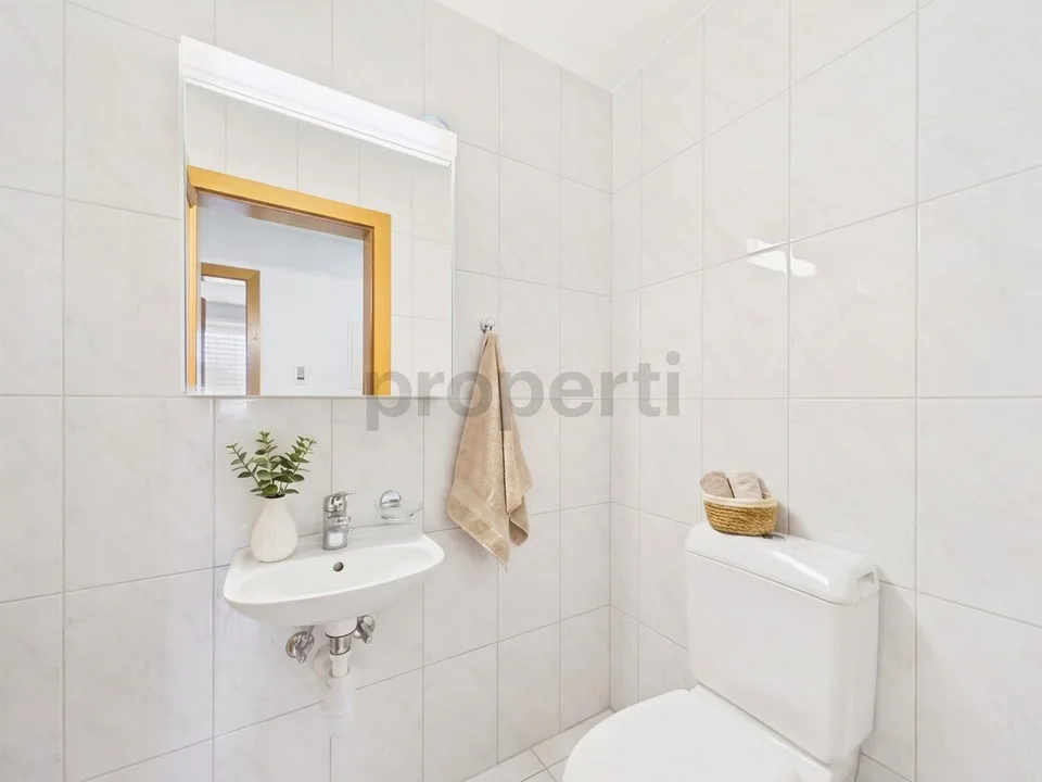 Moderne und lichtdurchflutete Wohnung mit Balkon in Schwaderloch
