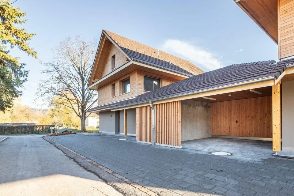 NEUES 6.5-Zimmer-Einfamilienhaus am See