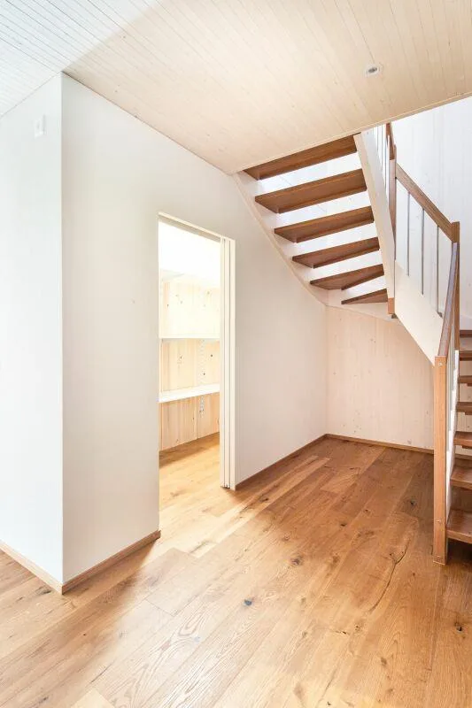 NEUES 6.5-Zimmer-Einfamilienhaus am See