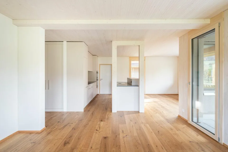 NEUES 6.5-Zimmer-Einfamilienhaus am See