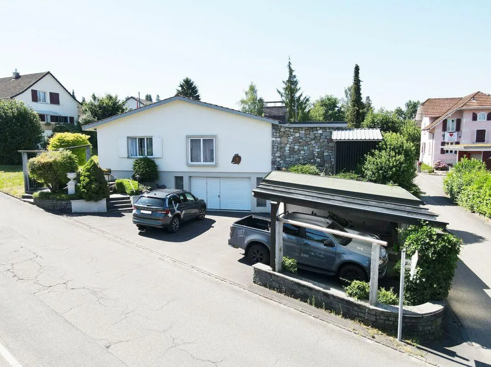 Charaktervolles Einfamilienhaus mit wertvoller Baulandreserve