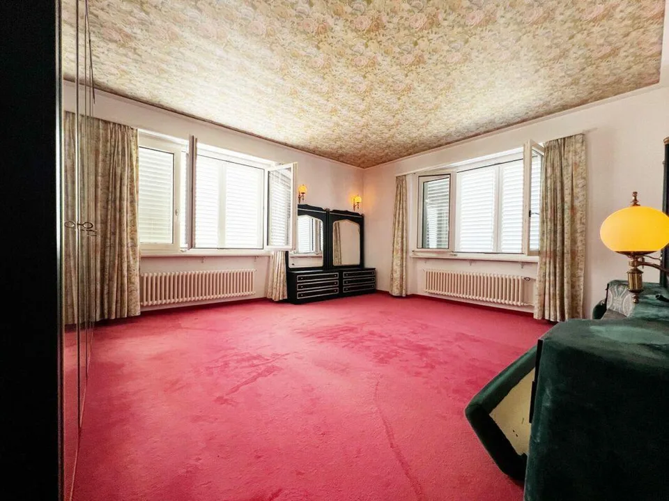 Charaktervolles Einfamilienhaus mit wertvoller Baulandreserve