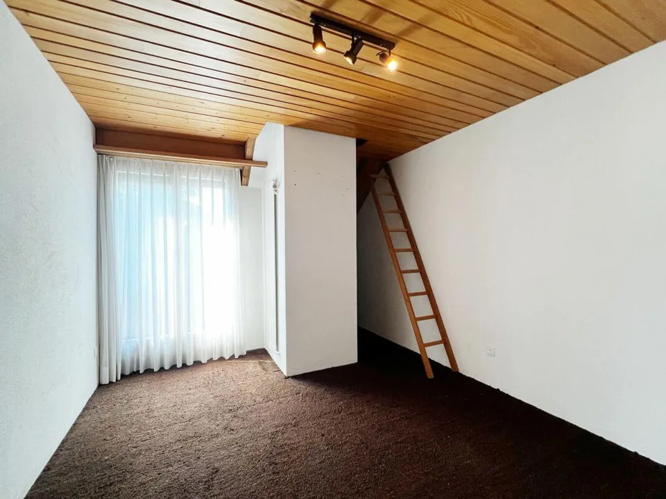 8-Zimmer-EFH mit wertvoller Baulandreserve