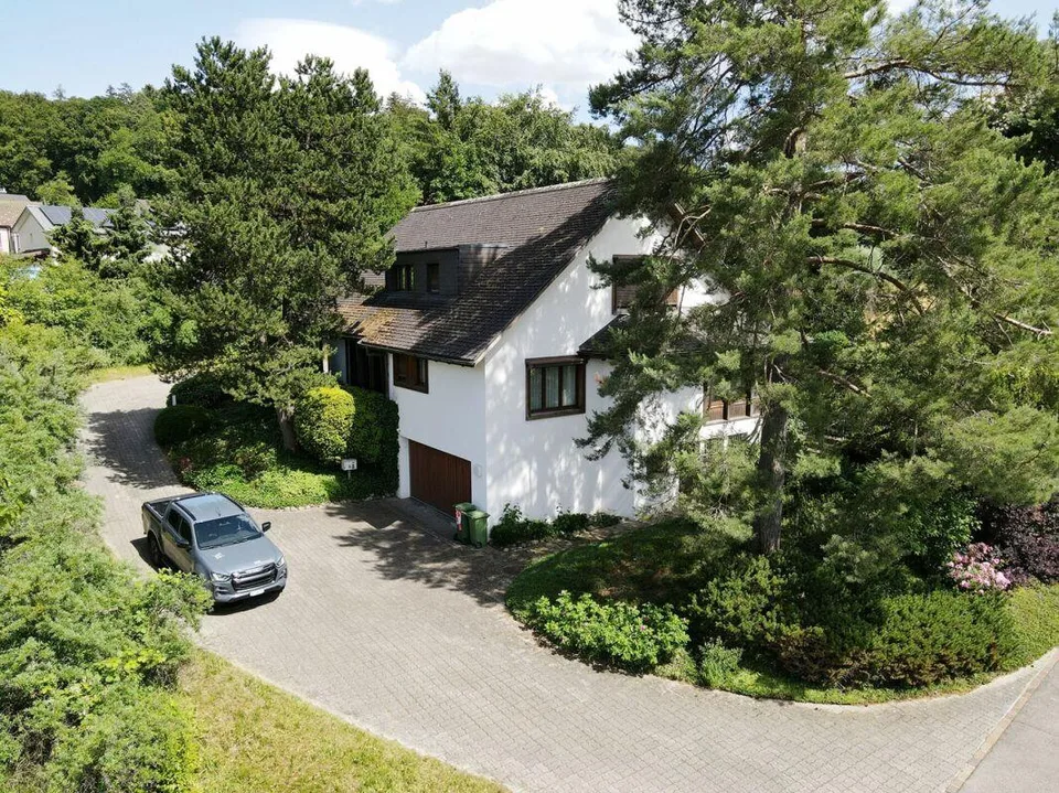 8-Zimmer-EFH mit wertvoller Baulandreserve