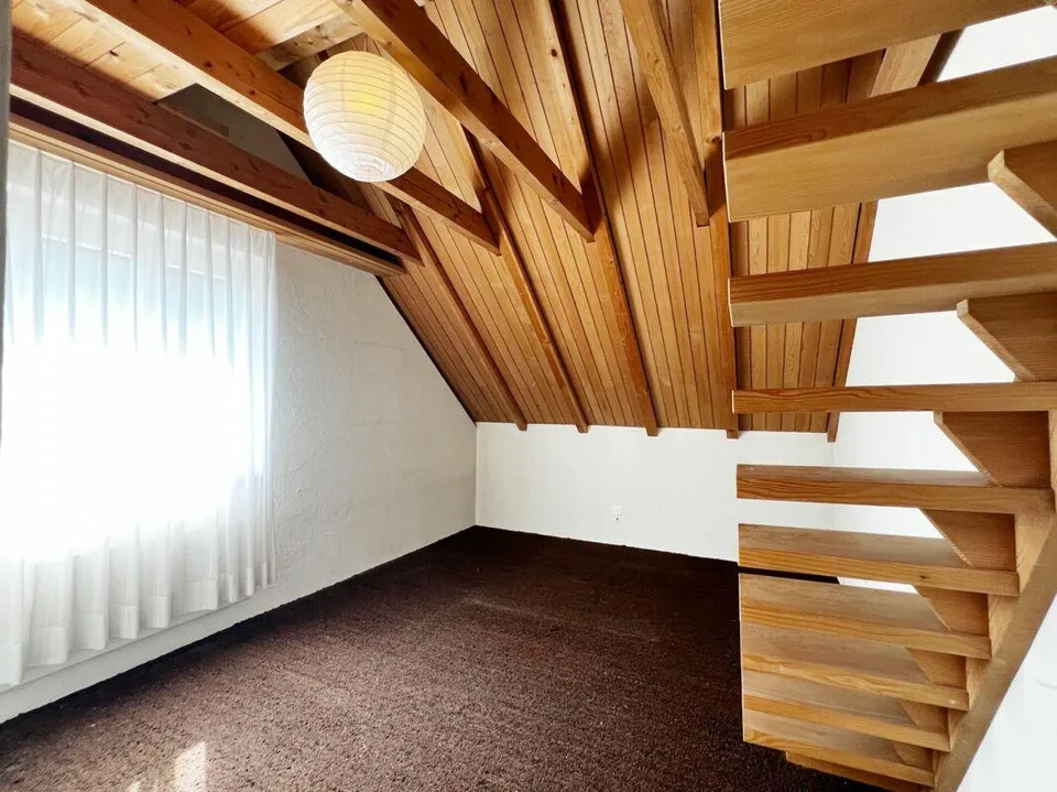 8-Zimmer-EFH mit wertvoller Baulandreserve
