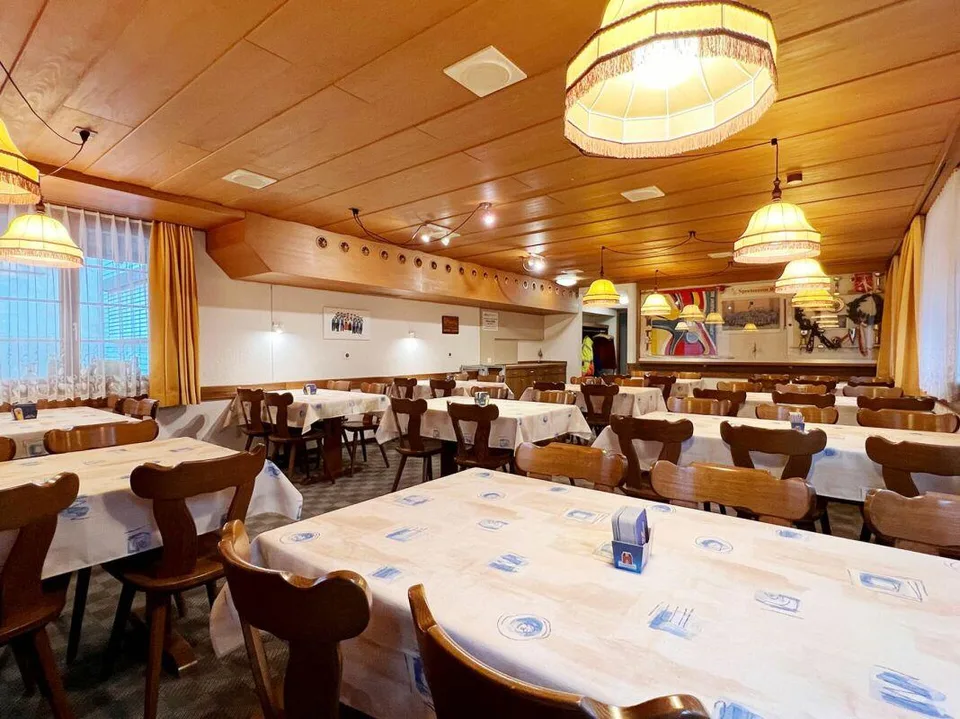 Restaurant Central mit Wohnung und Garage