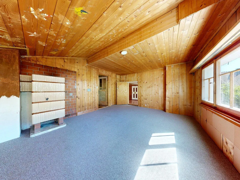 Edificio residenziale con garage doppio staccato e area giardino