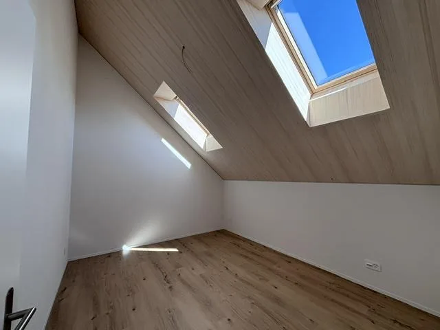 Erstbezug – modernes Loft mit grosszügiger Loggia und viel Natur
