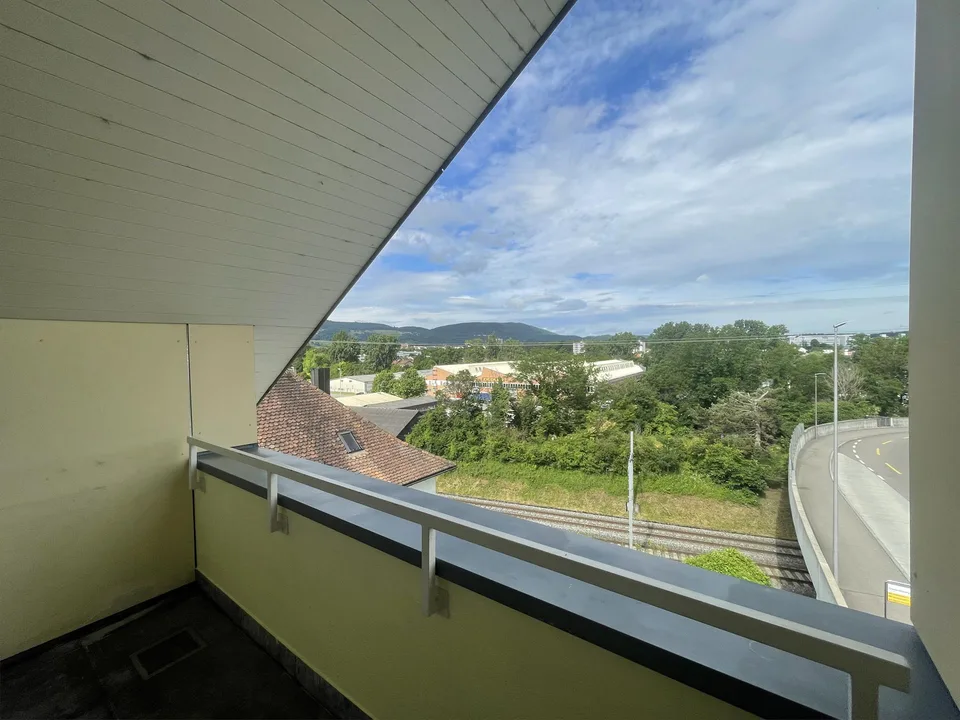 Grosszügige Dachwohnung in Dornach zu vermieten