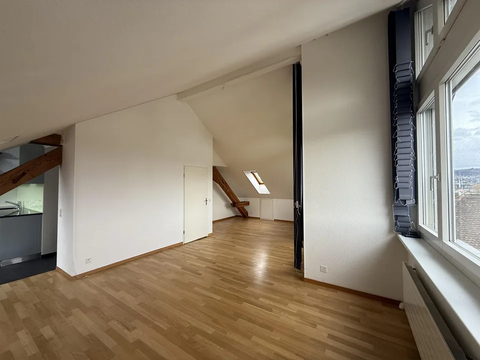 Grosszügige Dachwohnung in Dornach zu vermieten