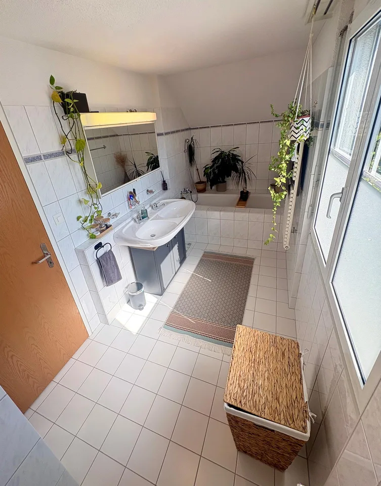 Grosszügige, sonnige 3 1/2 Zi-Dachwohnung