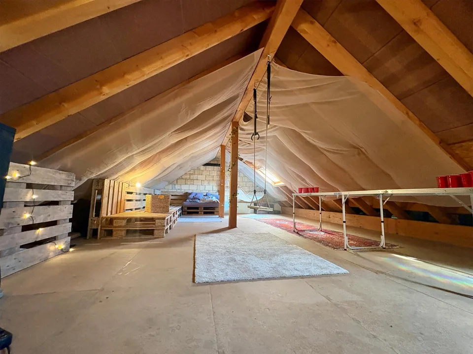 Grosszügige, sonnige 3 1/2 Zi-Dachwohnung