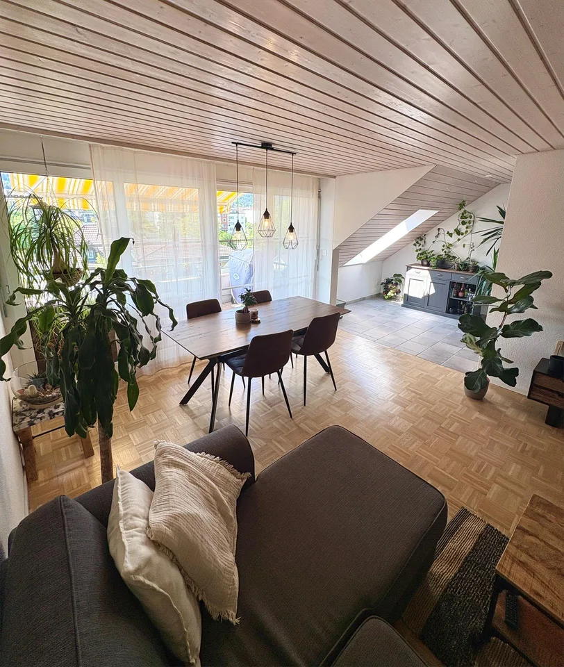 Grosszügige, sonnige 3 1/2 Zi-Dachwohnung