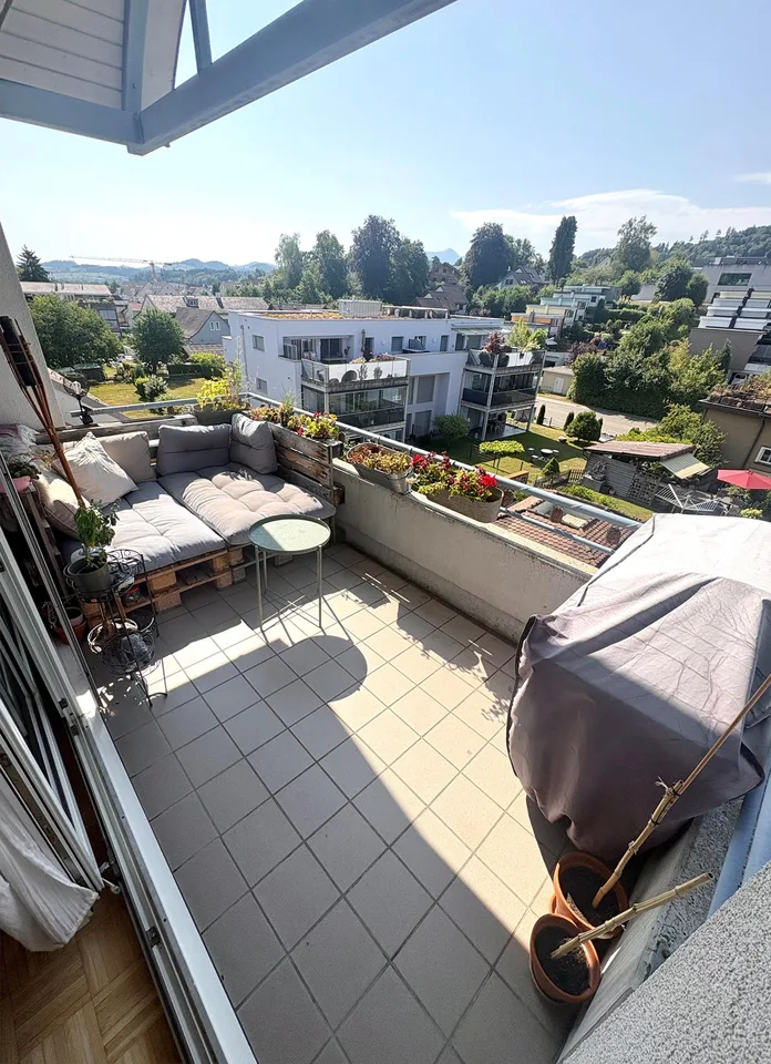 Grosszügige, sonnige 3 1/2 Zi-Dachwohnung