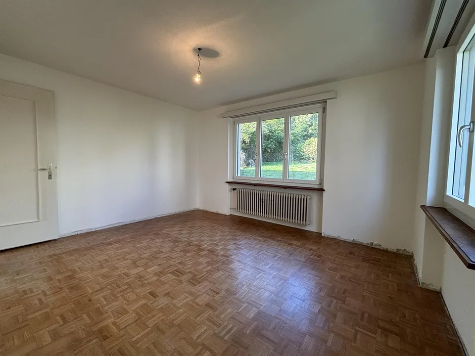 4.5-Zimmerwohnung mit Seesicht und grosszügigem Umschwung
