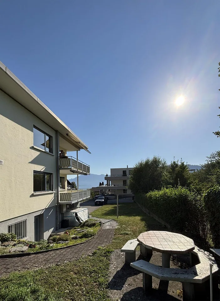 4.5-Zimmerwohnung mit Seesicht und grosszügigem Umschwung