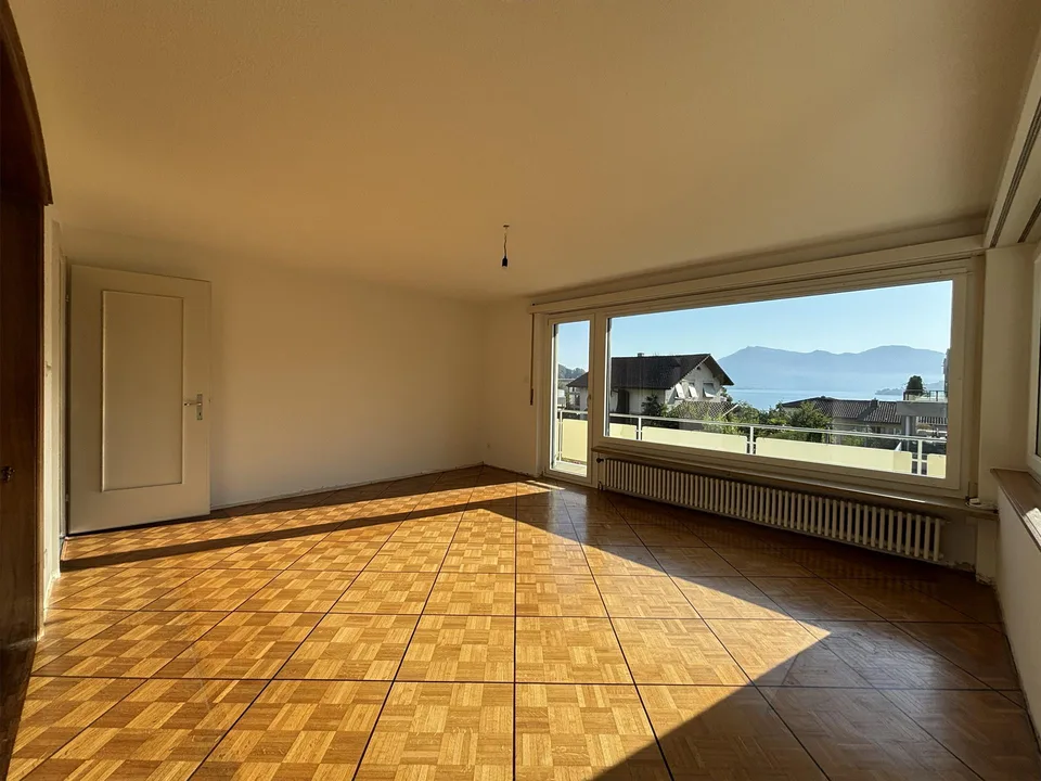 4.5-Zimmerwohnung mit Seesicht und grosszügigem Umschwung