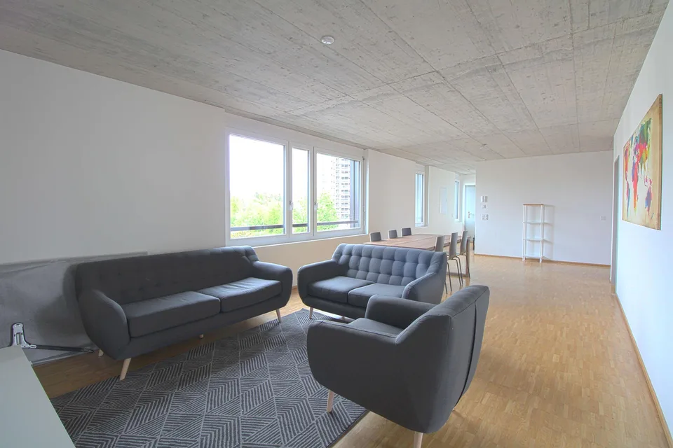 Furnished room in modernised apartment in a top location