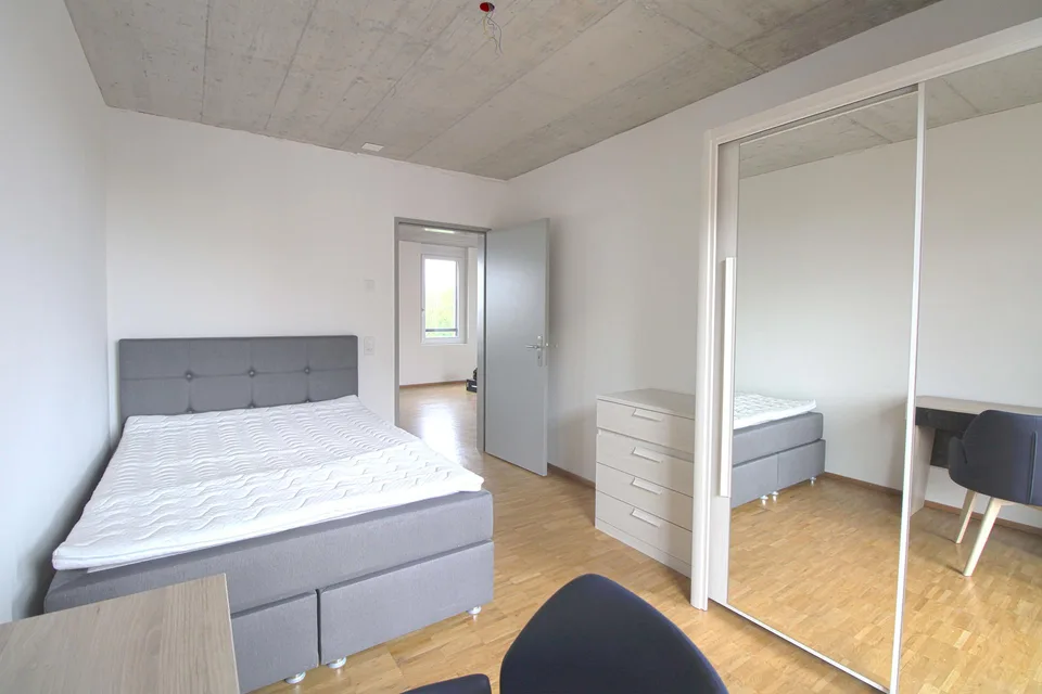 Furnished room in modernised apartment in a top location