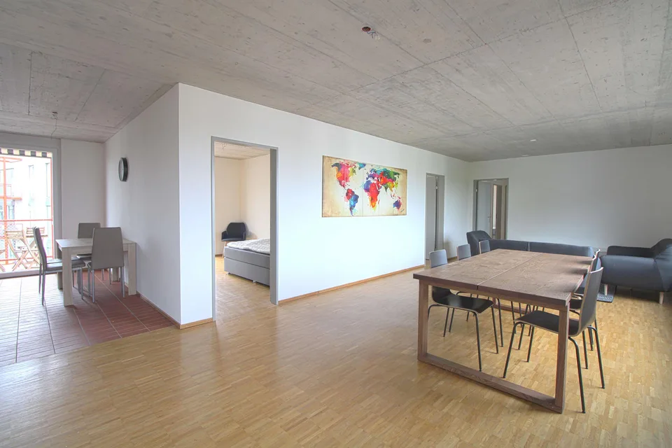 Furnished room in modernised apartment in a top location