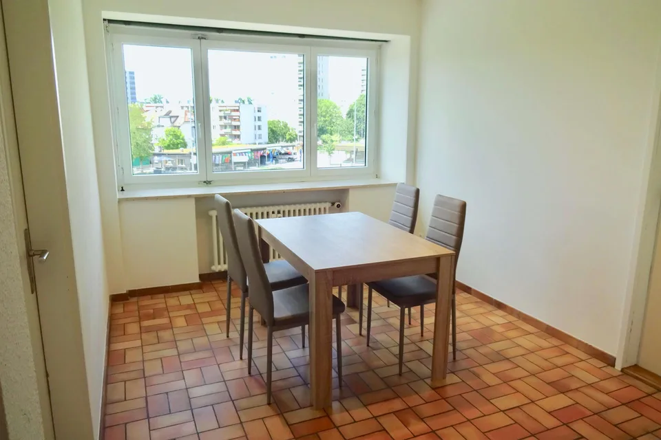 Furnished room in modernised apartment in a top location