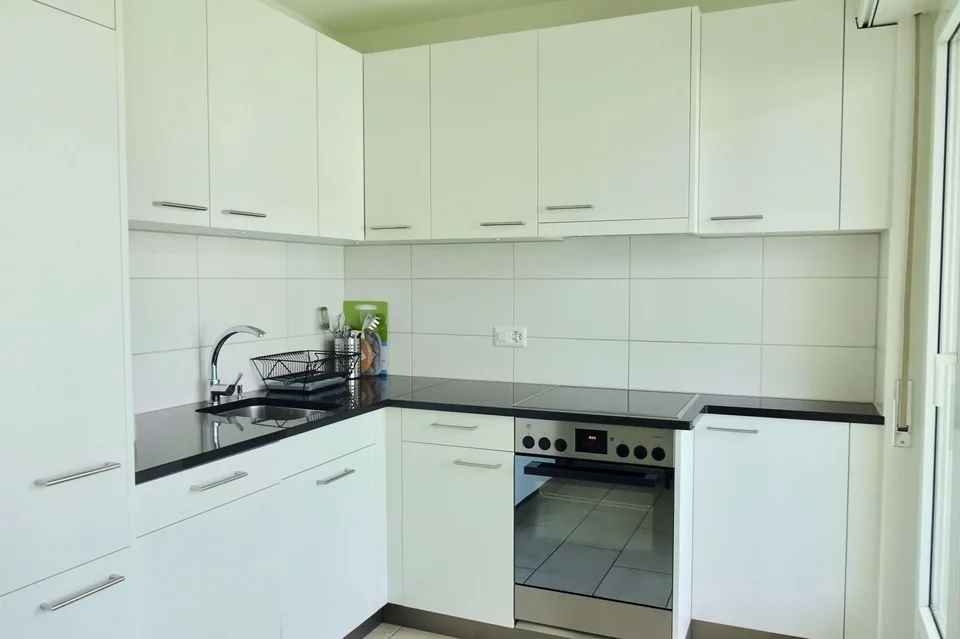 Furnished room in modernised apartment in a top location