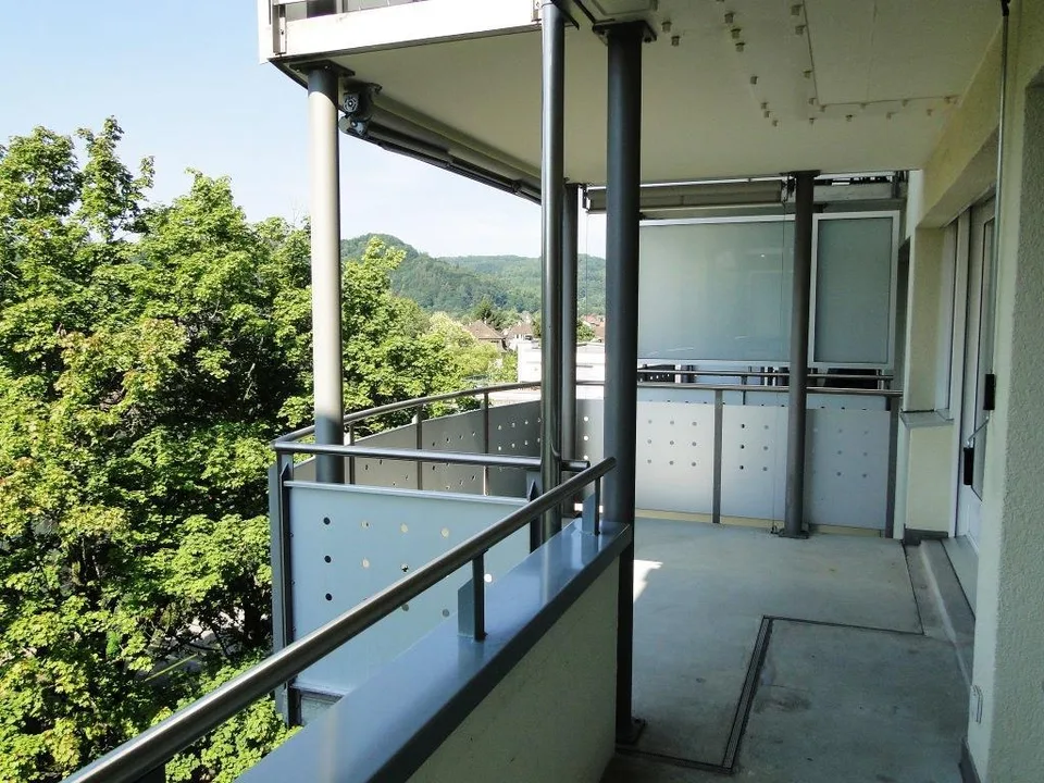 Schöne Singlewohnung mit grossem sonnigen Balkon im 2. OG